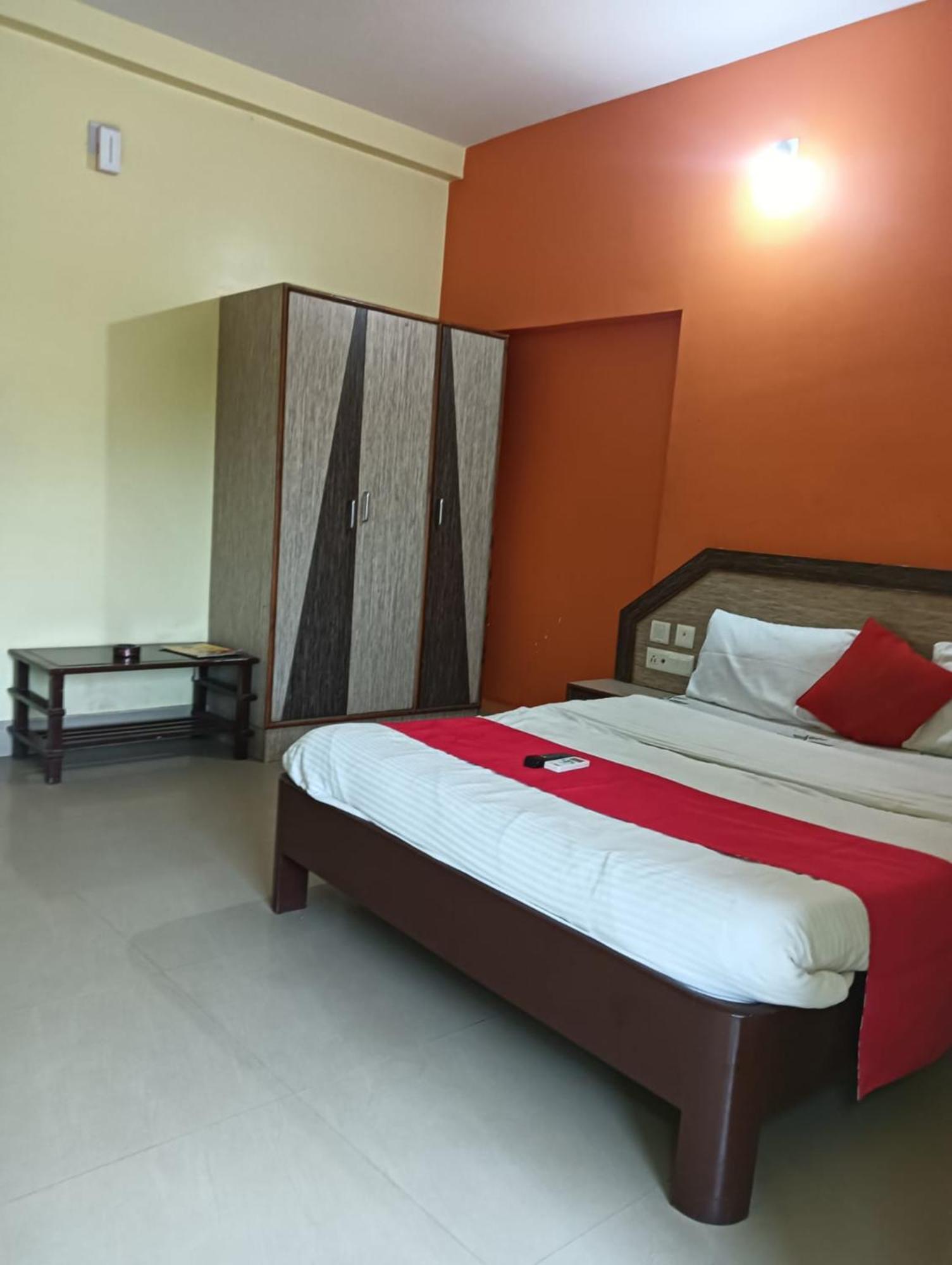 Hotel D2 Holiday Inn -Near Niladri Sea Beach - Puri - Official Verified Екстериор снимка