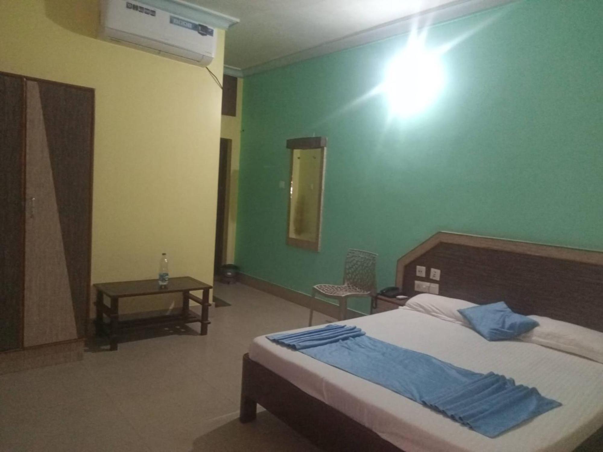 Hotel D2 Holiday Inn -Near Niladri Sea Beach - Puri - Official Verified Екстериор снимка