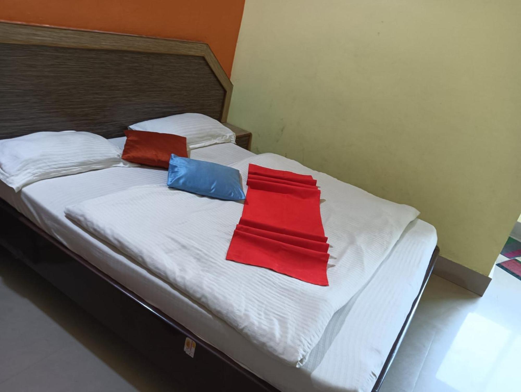 Hotel D2 Holiday Inn -Near Niladri Sea Beach - Puri - Official Verified Екстериор снимка